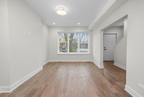 7147 University Ave, Chicago, IL 60619-1324