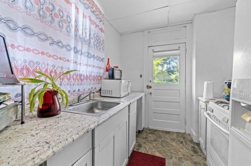 210 Elizabeth St, Pittsburgh PA 15207-1819 exterior