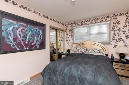 18 Trinity Ln, Blenheim NJ exterior