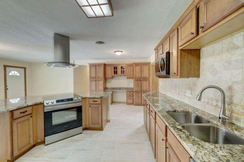 6780 Samba St, Fort Pierce, FL 34945-3069