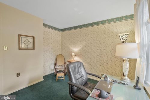 2105 Rampart Dr, Alexandria VA 22308-1537 exterior