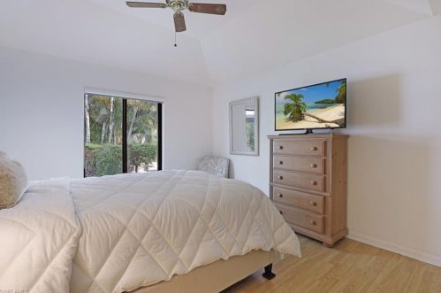 1380 Bald Eagle Dr, Naples FL 34105-7407 exterior