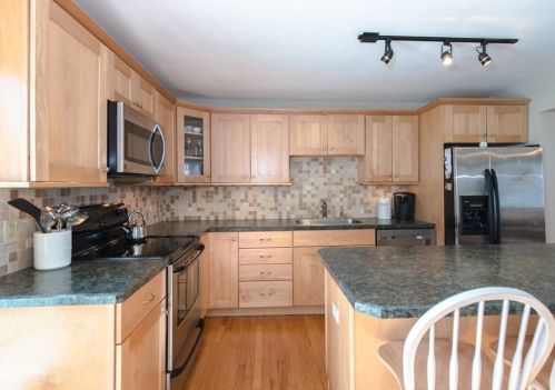 23 Concord Dr, Middletown RI 02842-5251 exterior