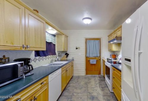 9401 Deer Trl Cir, Tucson AZ 85710-8034 exterior