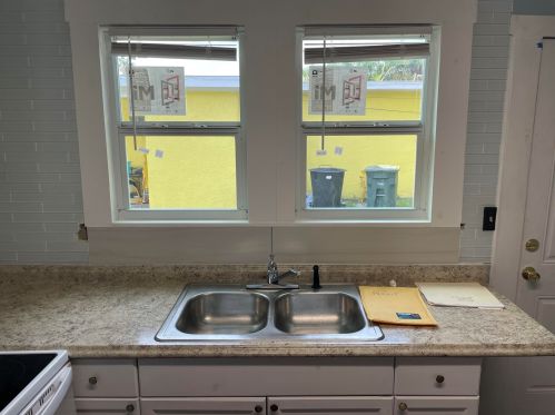 1109 Colonial Rd, Fort Pierce FL 34950-5068 exterior