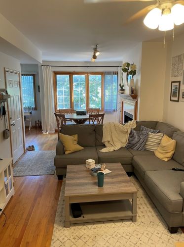 1330 Greenview Ave, Chicago IL 60626-5035 exterior