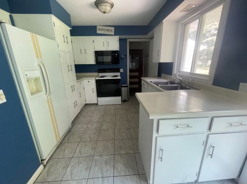 8605 Newhouse St, Kalamazoo, MI 49024-6115