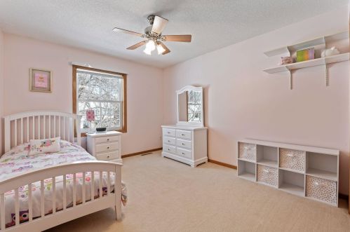 799 Ashley Dr, Chaska MN 55318-1540 exterior