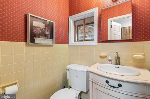 441 Moreland Rd, Huntingdon Valley PA 19006-7803 exterior