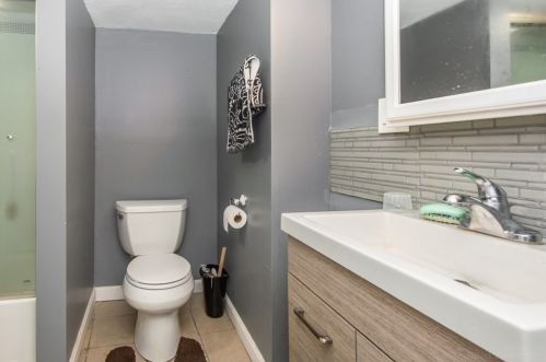 460 Chalkstone Ave, Providence RI 02909-4918 exterior