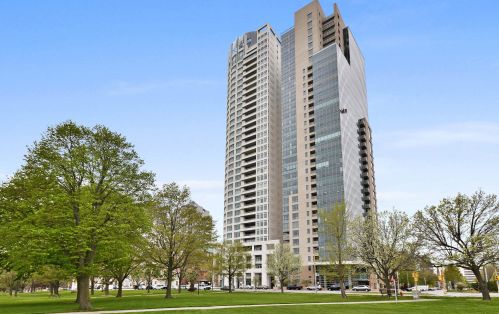 923 Kilbourn Ave, Milwaukee WI 53202-3421 exterior