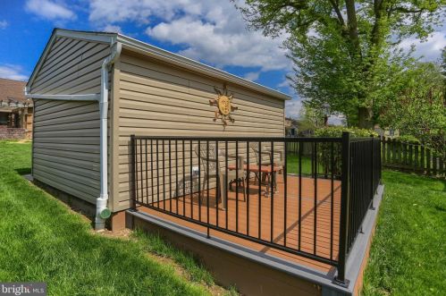 181 Primrose Ln, Hanover PA 17331-5211 exterior