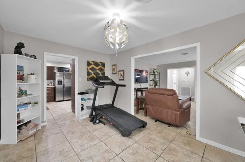 229 Elmwood St, Huntsville TX 77320-3408 exterior