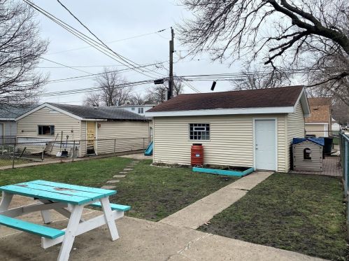 10500 Kedzie Ave, Chicago IL 60659-1309 exterior