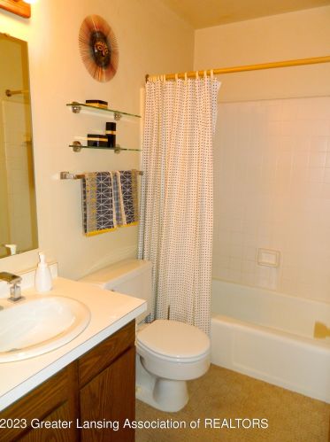 5912 Okemos Rd, Haslett MI 48840-9519 exterior