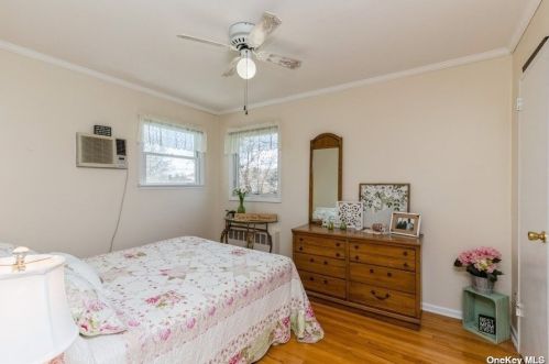 16 Dovecote Ln, Commack NY 11725-2707 exterior