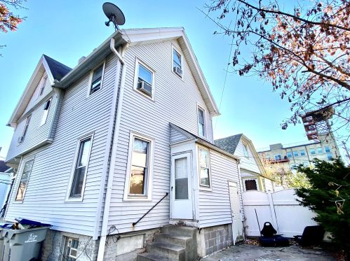 938 Pearson St, Milwaukee WI 53202-1522 exterior