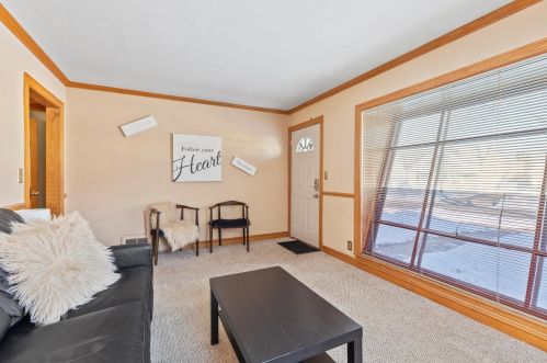 3811 74th St, Milwaukee, WI 53220-1719