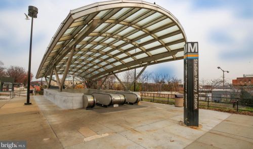 1713 Bay St, Washington DC 20003-1647 exterior