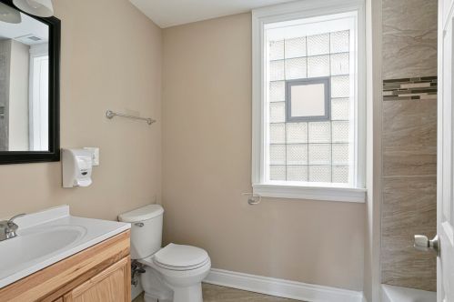 6501 Eberhart Ave, Chicago IL 60637-3205 exterior