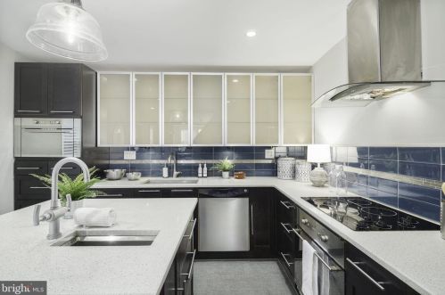 1733 Howard St, Philadelphia PA 19122-2412 exterior