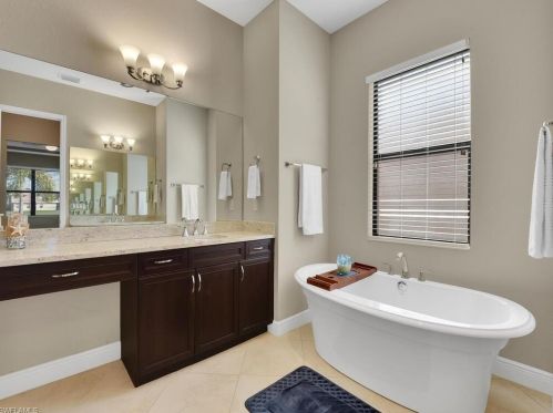 1641 Serrano Cir, Naples FL 34105-4953 exterior