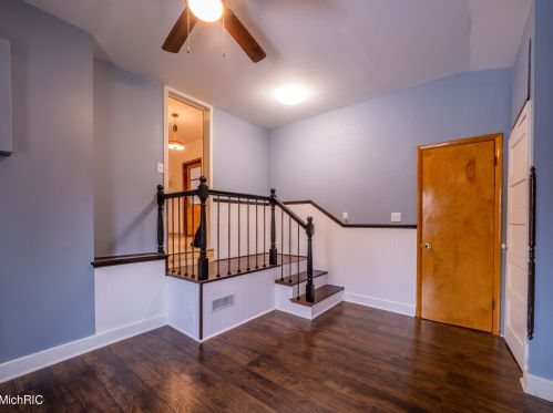 320 Elizabeth St, Sylvan Beach MI 49461-1311 exterior