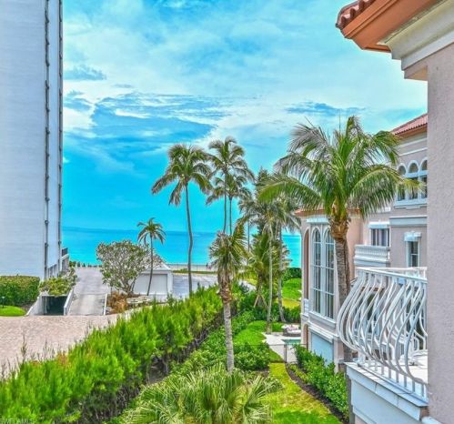 30 Casa Mar Ln, Naples FL 34103-3685 exterior