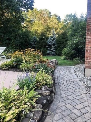 345 Svahn Dr, Valley Cottage NY 10989-1608 exterior