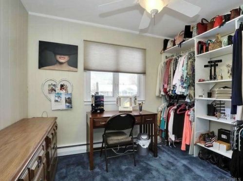 6 Arnold Ln, Commack NY 11725-3901 exterior