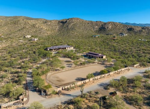 4500 Larkspur Rd, Tucson, AZ 85749-8310