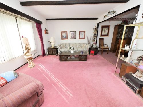 3 Greenfield Ln, Commack NY 11725-1414 exterior