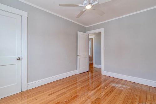 23 Holl St, Manchester CT 06040-5325 exterior