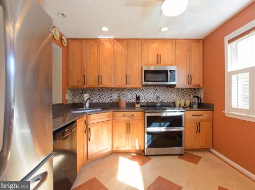 1302 Commonwealth Ave, Alexandria VA 22301-2021 exterior