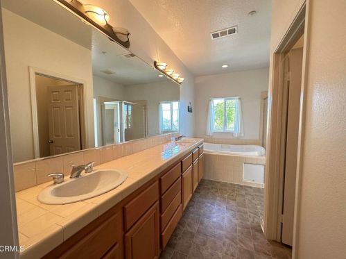 1350 Bayside Cir, Oxnard CA  93035-2148 exterior