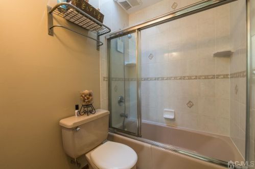 2350 Plainfield Ave, Piscataway NJ 08854-4045 exterior