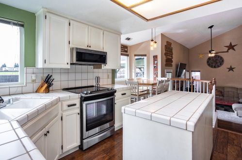 4005 Santa Maria Pl, Turlock CA 95382-8501 exterior