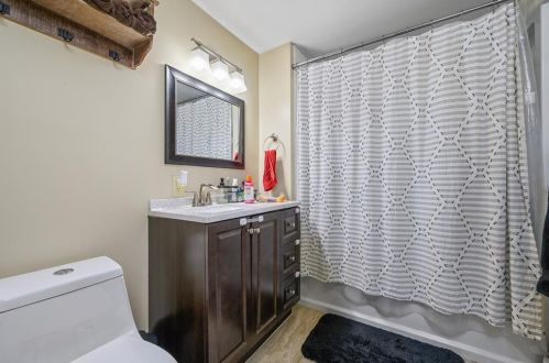 82 Ave B, Woonsocket RI 02895-6262 exterior