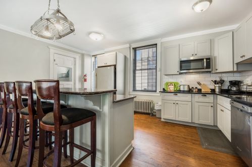 4560 Michigan Ave, Chicago IL  60653-3809 exterior