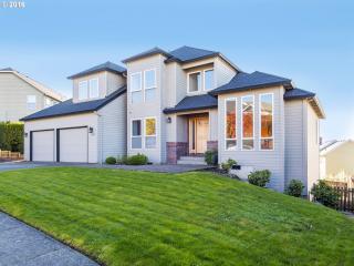 14256 Tewkesbury Dr, Portland, OR 97224-1988