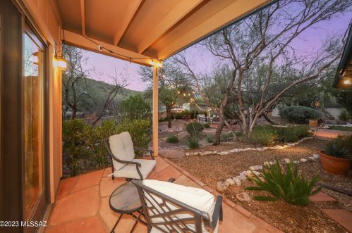 3865 Tanuri Dr, Tucson AZ 85750-1939 exterior