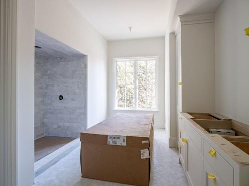 3364 Knollwood Dr, Atlanta GA 30305-1022 exterior