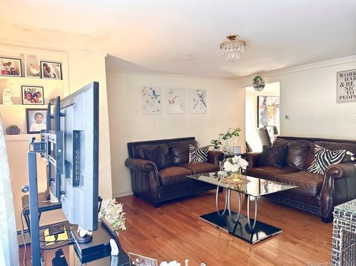 20 Smith St, Derby CT 06418-1216 exterior