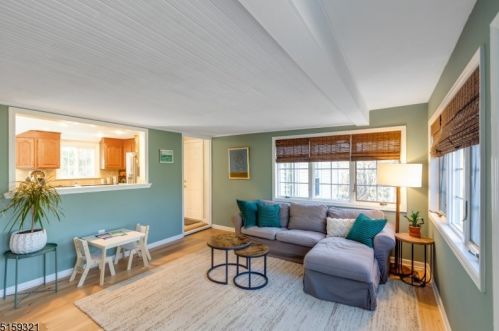 32 Cherry Tree Ln, Kinnelon NJ  07405-2286 exterior