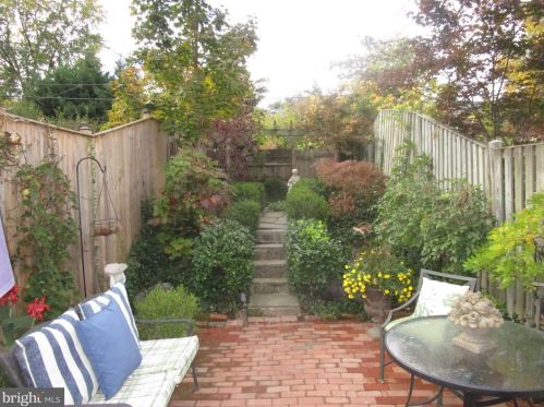 925 Columbus St, Alexandria VA 22314-1611 exterior