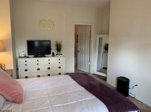 27 Kling St, Town Center NJ 07052-5510 exterior