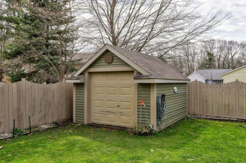 1061 Robinhood Dr, Meskegon MI  49445-2075 exterior