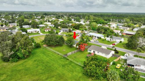 1925 Redwing Cir, Fort Pierce FL 34952-8834 exterior