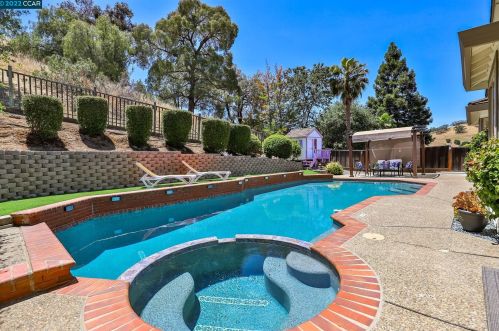 3020 Shetland Dr, Concord CA 94523-1606 exterior