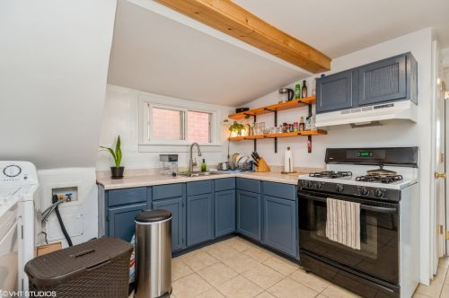 1333 Roscoe St, Chicago IL 60657-6782 exterior